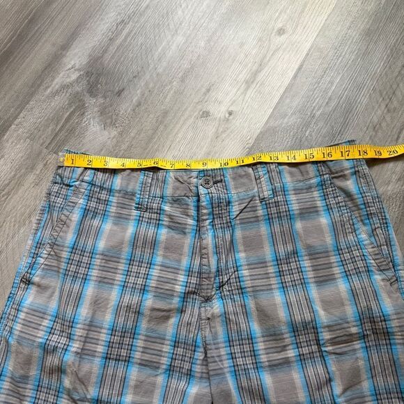 Oakley Blue Gray Plaid Flat Front Shorts XL Men’s Casual - Picture 8 of 10